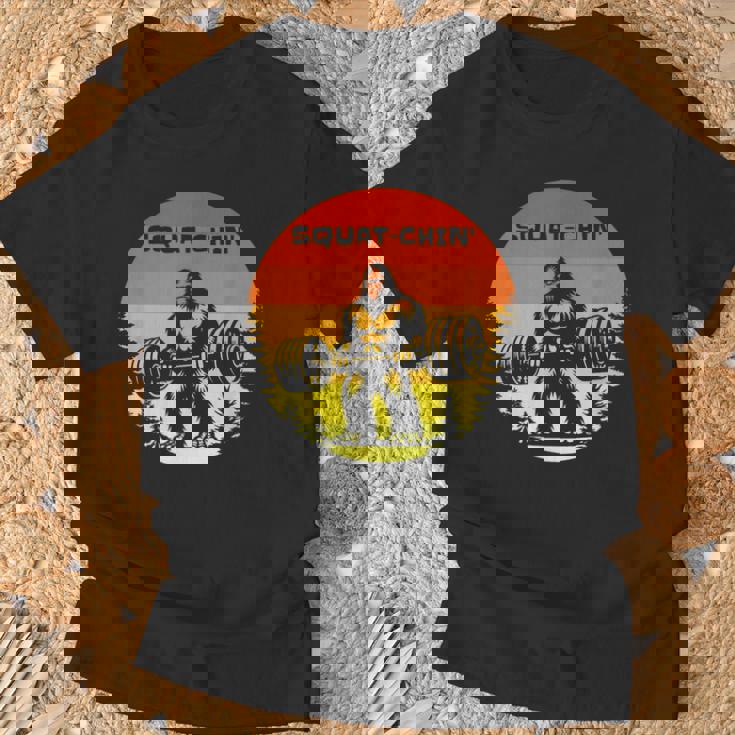 Squat-Mento' Allenamento Come Una Bestia Muscolo Sasquatch Bigfoot Maglietta Regalos para ancianos