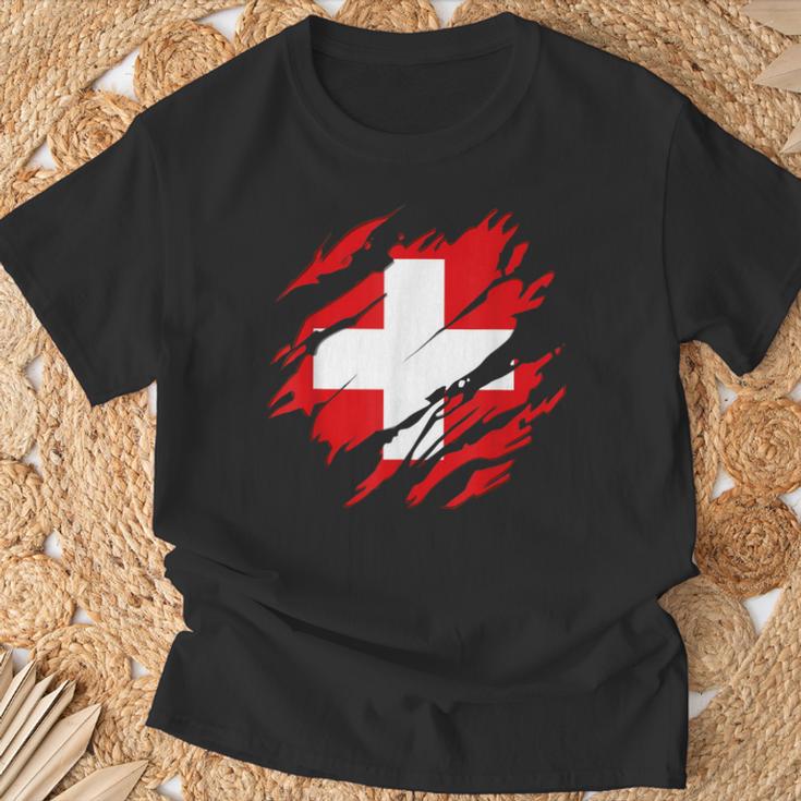 With Swiss Flag Of Switzerland T-Shirt Geschenke für alte Männer