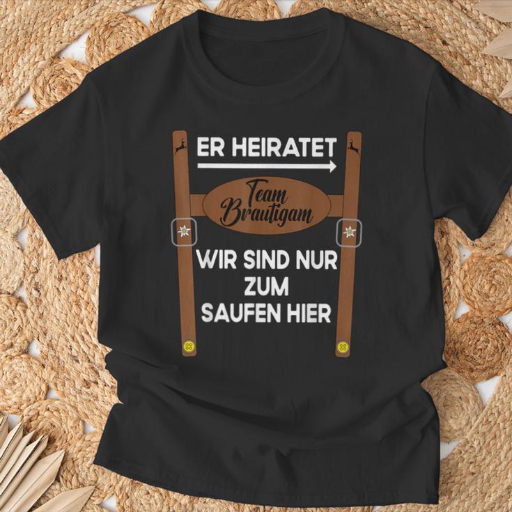 With Team Bridetigam Her Heiratet In Tracht Poltern Jga T-Shirt Geschenke für alte Männer