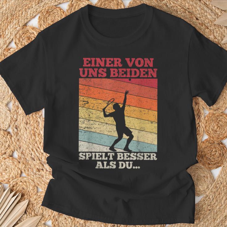 Tennis Einon Uns Beiden Spielt Besser Als Du T-Shirt Geschenke für alte Männer