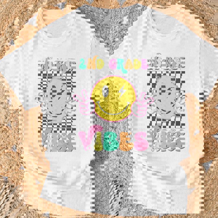 2Nd Grade Vibes Cute Groovy Smile Face Back To School Kid T-Shirt Gifts for Old Men