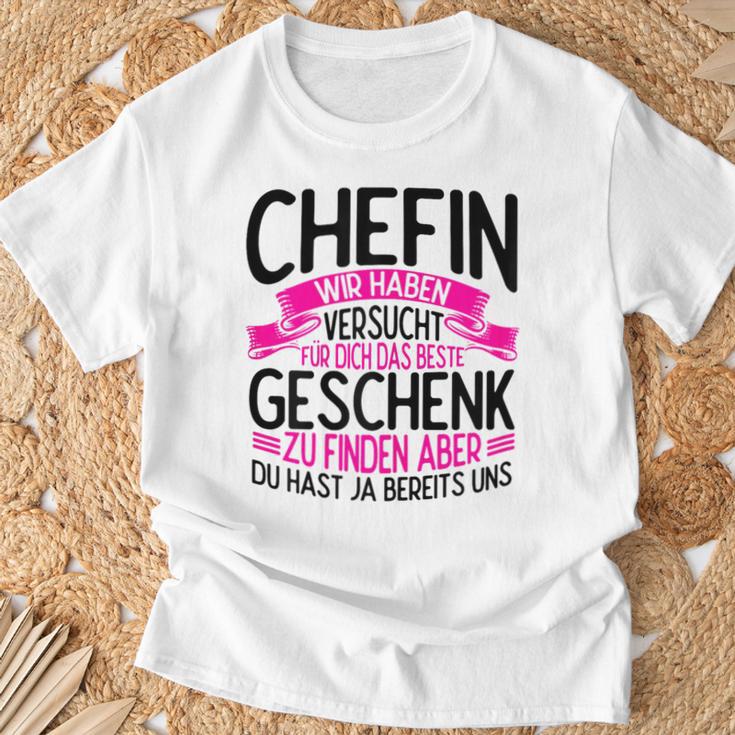 Chefin Wir Habenersucht Für Dich Geschenk Zu Finden T-Shirt Geschenke für alte Männer