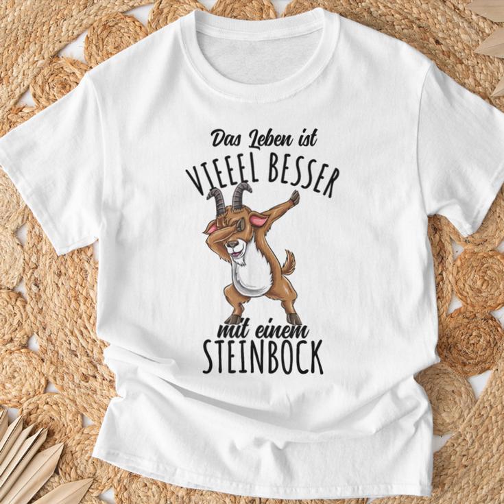 Das Leben Ist Besser Mit Einem Steinbock T-Shirt Geschenke für alte Männer