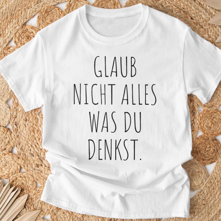 Glaub Nicht Alles Was Du Denkst Gedanken Können Täuschen Mut T-Shirt Geschenke für alte Männer