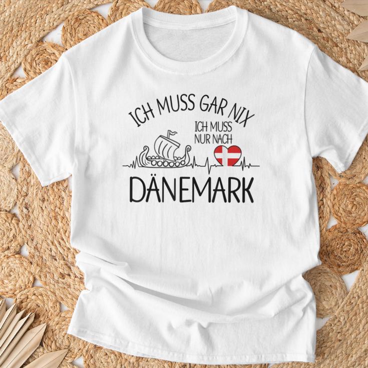 Ich Muss Gar Nix Ich Muss Nur Nach Denmark Gray S T-Shirt Geschenke für alte Männer