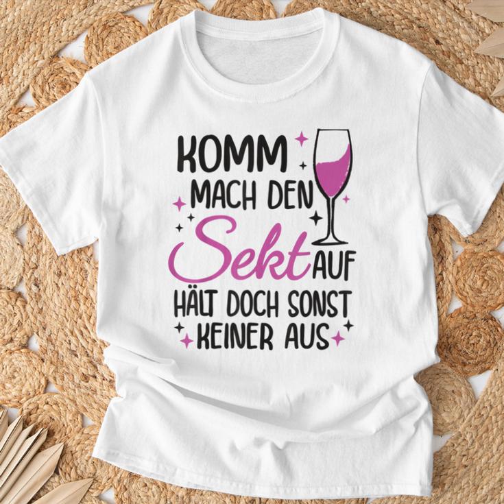 Komm Mach Den Sekt Auf Halt Doch Sonst Keiner Aus Komm Mach Den Sekt S T-Shirt Geschenke für alte Männer