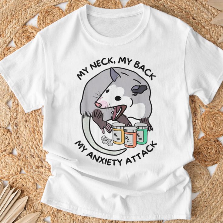 Opossum Schreit Lustig Mein Hals Mein Rücken Mein Angstanfall Gray T-Shirt Geschenke für alte Männer