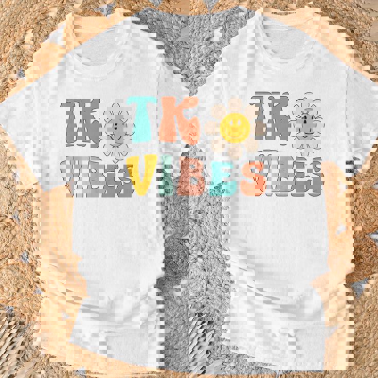 Tk Vibes Back To School Tk Team Tk Teacher & Kid Retro Daisy T-Shirt Gifts for Old Men