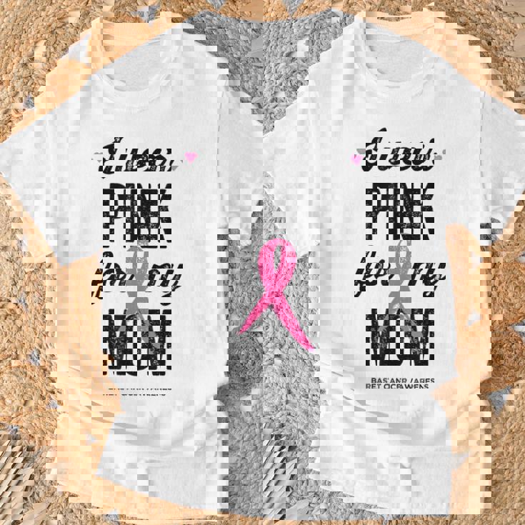 I Wear Pink For My Mom Cinta Rosa Concientización Sobre El Cáncer De Mama Camiseta unisex Regalos para ancianos