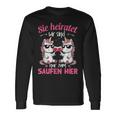 Sie Heiratet Wir Sind Nur Zum Saufen Hier Braut Jga Langarmshirts Geschenkideen