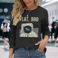 Flat Bro Astronaut Space Earth Conspiracy Theory Maglietta a maniche lunghe Regalos para ella