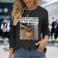 Questo Gatto Guarda Le Persone Gay Cute Cat Meme Kitty Trendy Meme Maglietta a maniche lunghe Regalos para ella