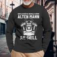 Grillen Unterschatze Niemal Ein Alten Mann Mit Grill S Langarmshirts Geschenke für alte Männer