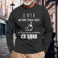 Il N'y A Qu'une Seule Race Celle Qu'ona Se Mettre Ce Soir T-shirt à manches longues Cadeaux pour les vieillards
