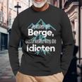 Je Nahher Die Berge Desto Weiter Weg Die Idioten Langarmshirts Geschenke für alte Männer