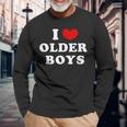 I Love Older Boys I Heart Ragazzi Più Grandi Maglietta a maniche lunghe Regalos para ancianos