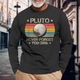 Retrointage Never Forget Pluto 1930 2006 Space Science Langarmshirts Geschenke für alte Männer