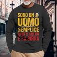 Sono Un Uomo Semplice Amo Il Milan E La Birra Maglietta a maniche lunghe Regalos para ancianos
