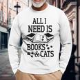 I Need Is Books And Cat Divertido Regalo Del Día Del Gato Para Nerd Camiseta de manga larga Regalos para ancianos