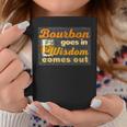 Bourbon Goes In Wisdom Esce Per Gli Amanti Del Bere Bourbon Tazze Regalos divertidos