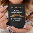 Donna Sotto Il Pontos Ma Stai Scherzando Io Dormo Nella Stazione Con Collo A Tazze Regalos divertidos