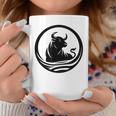 Logo Straker Toro In Bianco E Nero Tazze Regalos divertidos