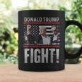 Bomba De Puño De Donald Trump Luchamos Contra La Bandera Estadounidense Trump 2024 Taza de café Ideas de regalos