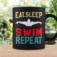 Divertente Giocatore Di Nuoto Con Scritta Eat Sleep Swim Repeat Nuotatore Tazze Ideas de regalos