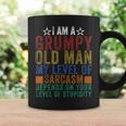 I Am A Grumpy Old Man My Level Of Sarcasm Divertente Umorismo Dicendo Tazze Ideas de regalos