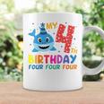 Niños My 4Th Birthday Diseño De Tiburón Para Niños Taza de café Ideas de regalos