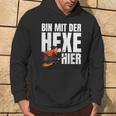 Bin Mit Der Hexe Hier Kapuzenpullover Lebensstil