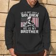 Donna eteran Day He Is Not Just A Soldier He Is My Brother Con Collo A Felpa con cappuccio Estilo de vida