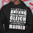 With Am Anfang Waren Alle Menschen Gleich Maurer Geselle Kapuzenpullover Lustige Geschenke