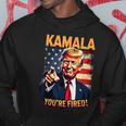 Kamala Du Bist Gefeuert Lustiger Präsident Trump Lacht Über Kamala Kapuzenpullover Lustige Geschenke