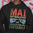 Musicista Mai Sottovalutare Un Ragazzo Con Una Chitarra Felpa con cappuccio Regalos divertidos
