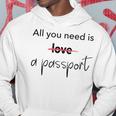 All You Need Is A Passport Not Love Iiaggio Felpa con cappuccio Regalos divertidos