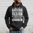 With Am Anfang Waren Alle Menschen Gleich Maurer Geselle Kapuzenpullover Geschenke für Ihn