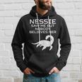 Nessie Saw Me Nobody Believes Her Loch Ness Monster Felpa con cappuccio Regalos para él