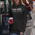 Free Hugs Just Kidding Don't Touch Me Sarcastic Introvert Felpa con cappuccio da donna Regalos divertidos