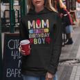 Mom Of The Birthday Boy Felpa con cappuccio da donna Regalos divertidos