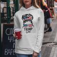 Sí Soy Una Chica De Trump Superarlo Elecciones Trump 2024 Cuello Sudadera con capucha para mujer Regalos divertidos