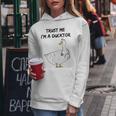 Trust Me I'm A Ducktor Duck Lover Doctor Ultra Pun Felpa con cappuccio da donna Regalos divertidos