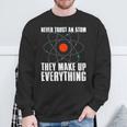 Traue Niemals Einem Atom Sie Erfinden Alles Science Sweatshirt Geschenke für alte Männer