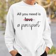 All You Need Is A Passport Not Love Iiaggio Felpa Regalos para él