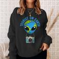 TouristDer Tourist On Earth Alien Earth Day Bevorzugt Den Tag Der Erde Sweatshirt Geschenke für Sie