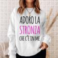 T Divertente Scritte Simpatiche Adoro Stronza In Me Felpa Regalos para ella