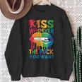 Christopher Street Day With Kiss Wen Zum Teufel Du Willst Sweatshirt Geschenke für alte Frauen