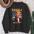 Kamala Du Bist Gefeuert Lustiger Präsident Trump Lacht Über Kamala Sweatshirt Geschenke für alte Frauen