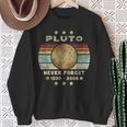 Pluto Never Forget Retro intage Retro Space Sweatshirt Geschenke für alte Frauen