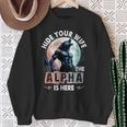 Verstecken Deine Frau Der Alpha Ist Da Alpha Wolf Meme Cringe Sweatshirt Geschenke für alte Frauen